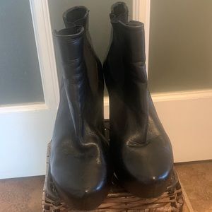 MTNY Black leather bootie